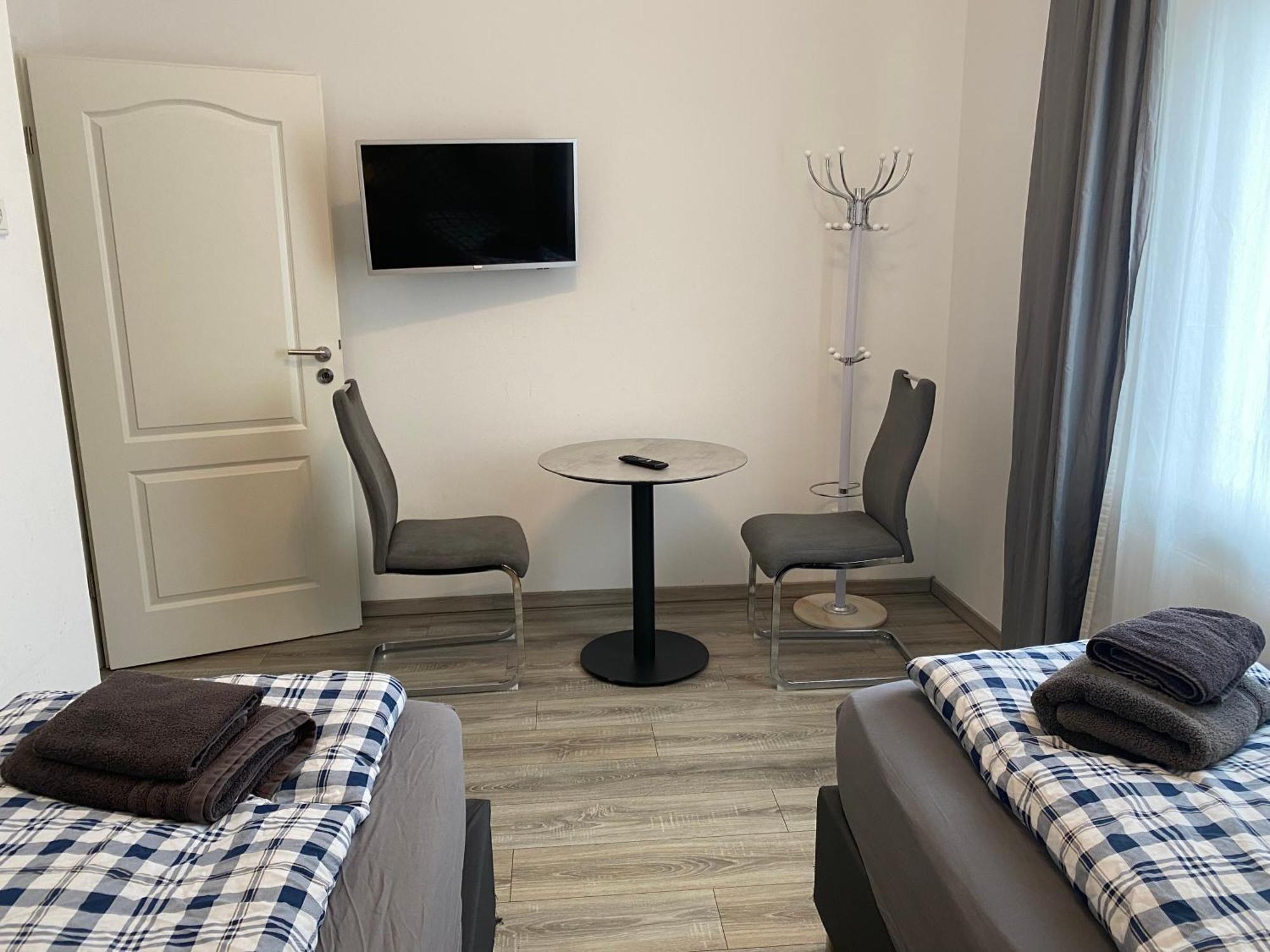 - Free Parking - Wifi - Kitchen Apartment