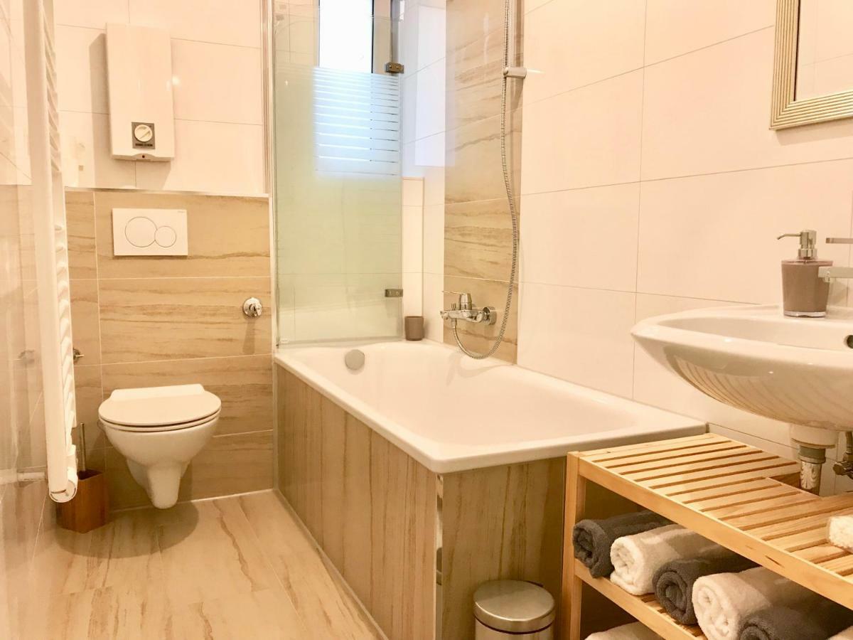 - Free Parking - Wifi - Kitchen Essen