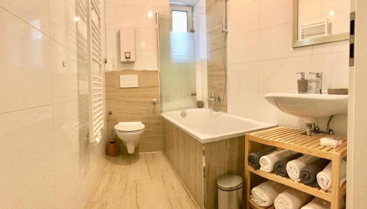 - Free Parking - Wifi - Kitchen *